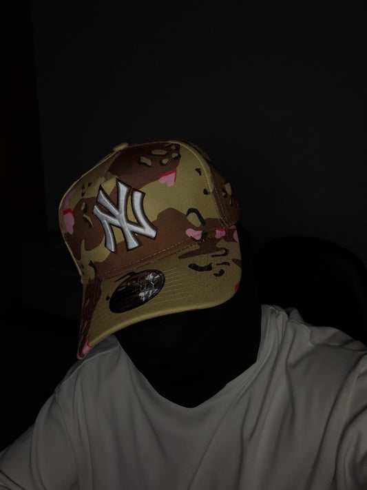 NY YANKEES CAMO HEARTS NEW ERA